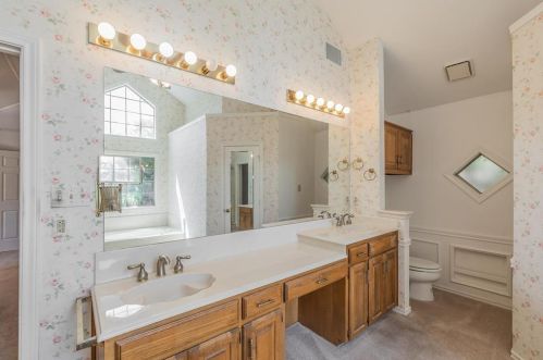 2102 Antibes Dr, Carrollton TX 75006-4327 exterior