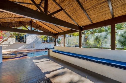 1664 Las Flores Dr, Glendale CA  91207-1200 exterior