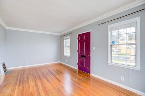 5040 123rd St, Hawthorne, CA 90250-3518