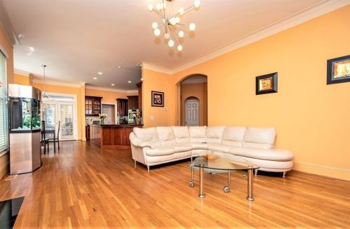 205 Fieldsborn Ct, Atlanta GA  30328-1039 exterior