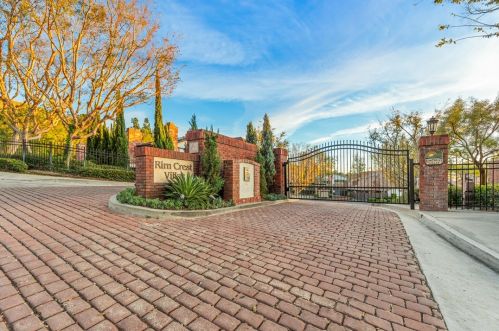 980 Rim Crest Dr, Anaheim, CA 92807-4537
