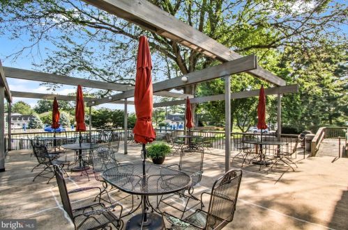 38 Valleybrook Dr, Lancaster PA  17601-4617 exterior