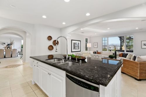 16 Dreamlight, Irvine CA  92603-4258 exterior