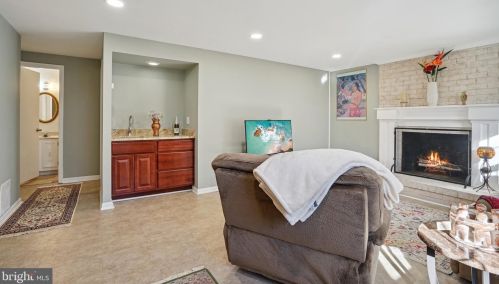 8138 Viola St, Springfield VA  22152-3626 exterior