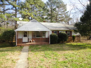 564 Mecklenburg St, Victoria, VA 23974-4718