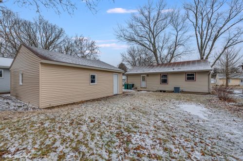 1043 Cross St, Sycamore IL  60178-2405 exterior