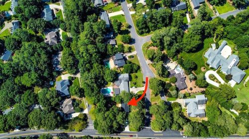 1772 Huntingford Dr, Marietta, GA 30068-1724