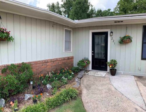 221 Scarborough Rd, Lithonia, GA 31028-1335