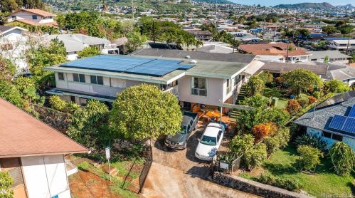 1561 Meyers St, Honolulu HI  96819-2514 exterior