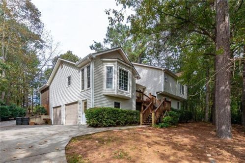 631 Driftwood Dr, Holly Springs, GA 30189-5405