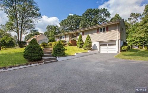 424 Johned Rd, Rockleigh, NJ 07647-1112