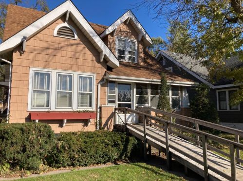 617 173rd St, Hammond, IN 46324-2601