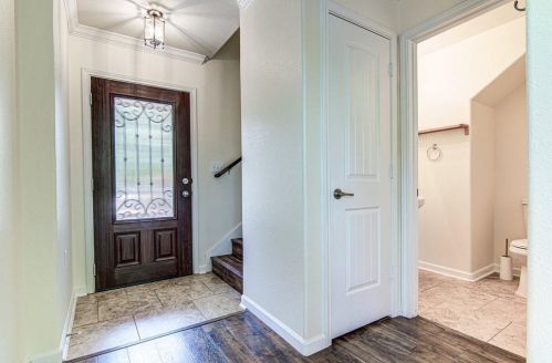 6804 Crestone Rd, Austin TX  78744-1789 exterior