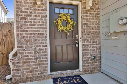 81 Chastain Cir, Newnan, GA 30263-8640