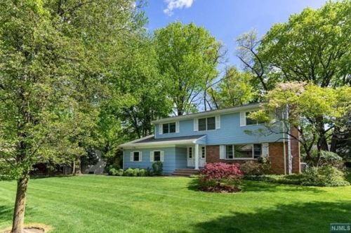 52 Colgate St, Closter, NJ 07624-1508