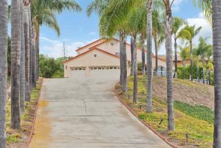 1446 Alta Vista Dr, Vista, CA 92084-5702