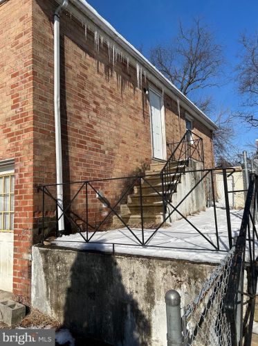 515 Foster St, Philadelphia, PA 19116-3307