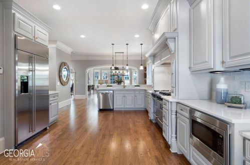 555 Glenmanor Ct, Atlanta GA  30328-4270 exterior