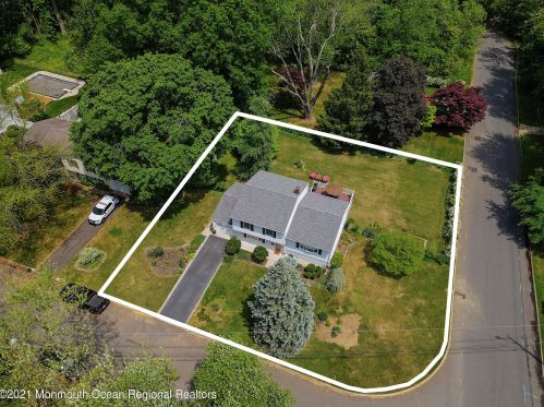 117 Apple Blossom Ln, Middletown, NJ 07748-1801