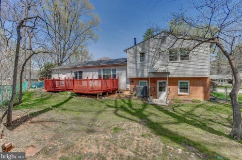 9001 Teddy Rae Ct, Springfield VA 22152-2644 exterior