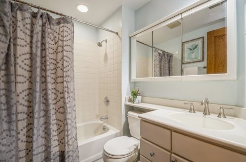 4011 Kenmore Ave, Chicago IL  60613-2475 exterior