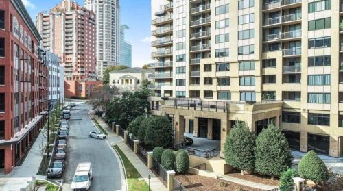3481 Lakeside Dr, Atlanta GA  30326-1347 exterior