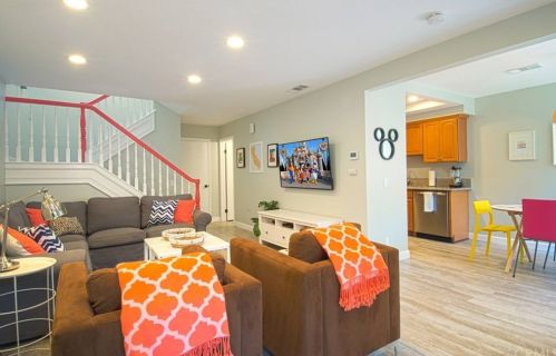 977 Lamark Ln, Anaheim CA  92802-3420 exterior