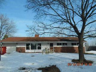 4834 Glen Oaks Dr, Toledo, OH 43613-3518