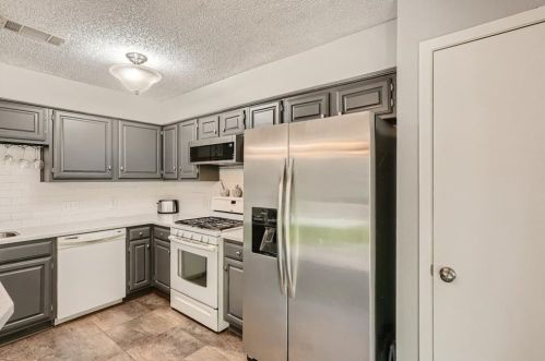 6555 Fair Vly Trl, Austin TX  78749-1266 exterior
