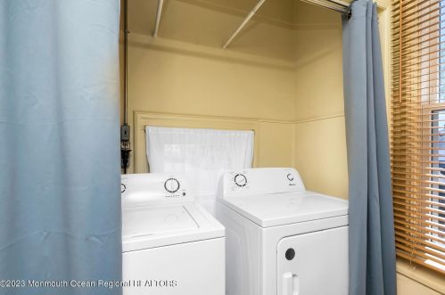 35 Leroy Pl, Tinton Falls NJ  07701-1712 exterior