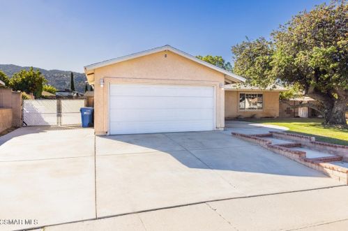 6094 Nelda St, Simi Valley, CA 93063-4077