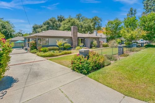 386 Alameda St, Altadena, CA 91001-2901