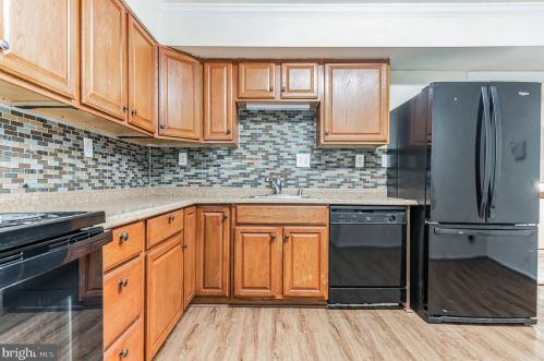 6002 Forrest Hollow Ln, Springfield VA  22152-1417 exterior