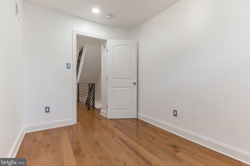 312 Manton St, Philadelphia PA  19147-5213 exterior