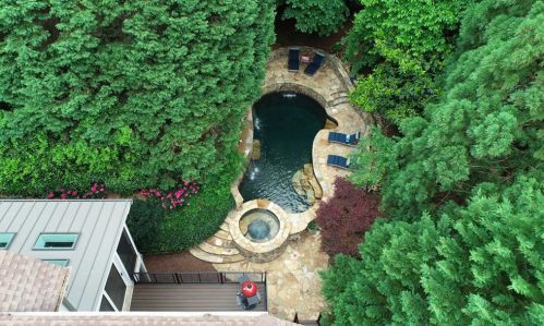 800 Lake Summit Dr, Atlanta GA  30342-1975 exterior