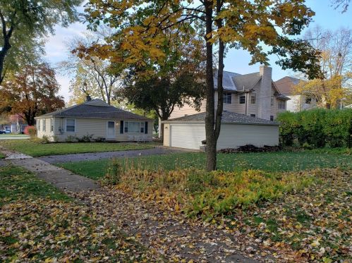 302 Glade Rd, Palatine, IL 60067-6832