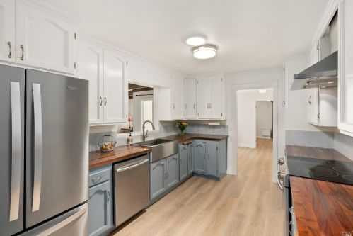 7949 Lynch Rd, Sebastopol, CA 95472-4644
