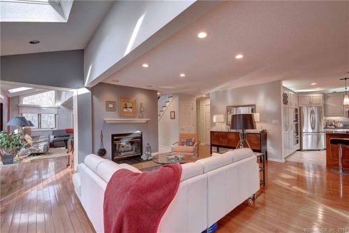 33 Bull Hill Rd, East Hampton, CT 06447-1527