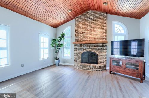 1809 Krystle Dr, Lancaster PA  17602-4143 exterior