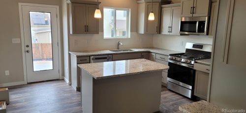 667 17th Pl, Denver, CO 80601-3311