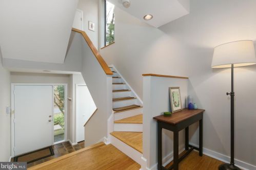 17 Red Hill Rd, Princeton, NJ 08540-1305