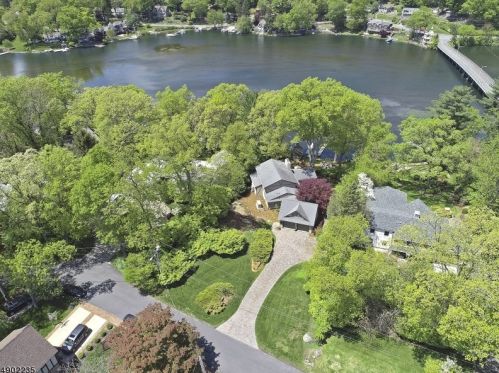 32 Island Trl, Sparta, NJ 07871-1602