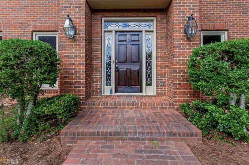 810 Mabry Rd, Atlanta GA  30328-2662 exterior