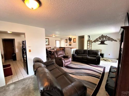 105 Montcalm Dr, Pueblo, CO 81005-3364