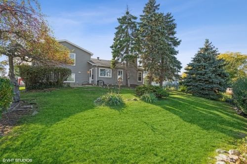 28 Stevenson Dr, Glendale Heights, IL 60139-2053