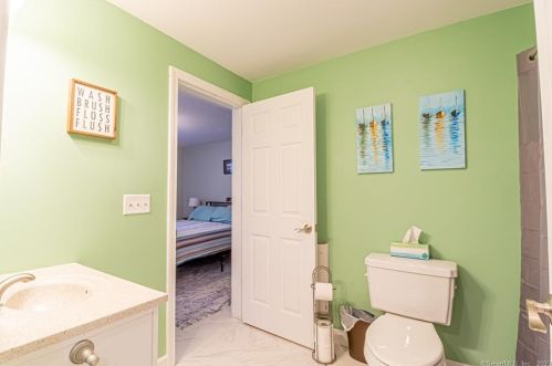 13 Foxcroft Rd, Niantic CT  06357-1415 exterior