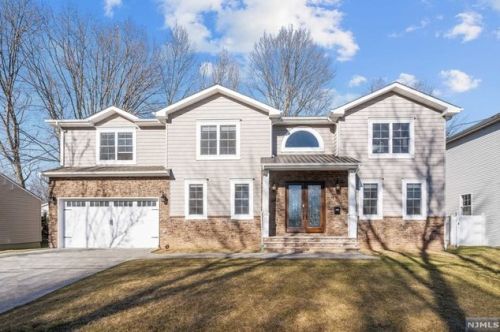 284 Van Saun Dr, River Edge, NJ 07661-1023