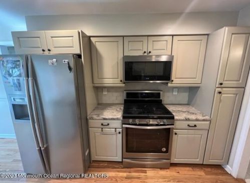 31 Cold Indian Springs Rd, Tinton Falls NJ  07712-3366 exterior