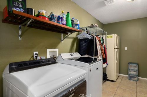 12595 Orangeblossom Ln, Riverside CA  92503-7058 exterior