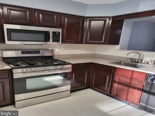 6 Halstead Pl, Princeton NJ  08540-6320 exterior